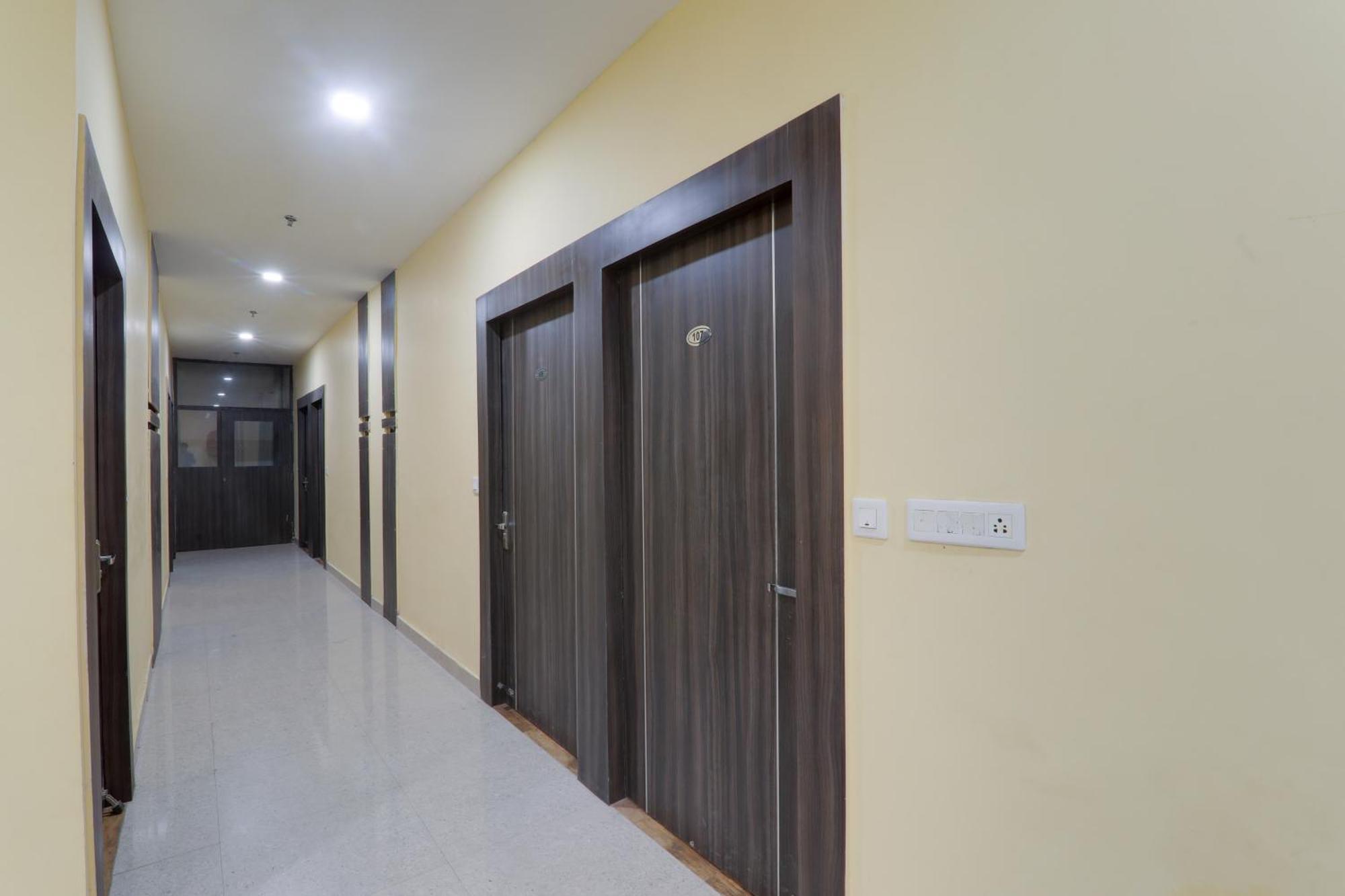 Townhouse 1259 Trijal Hotel 4*